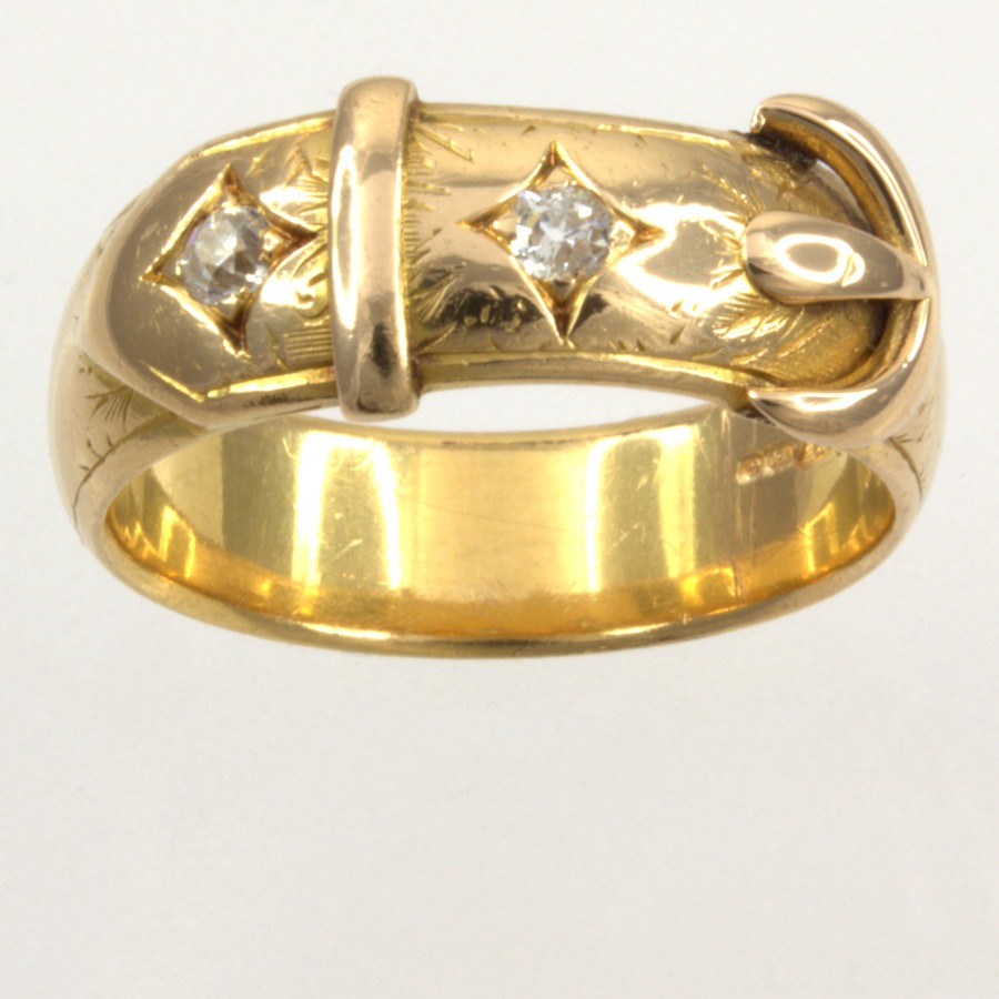 18ct gold Diamond buckle Ring size Q½